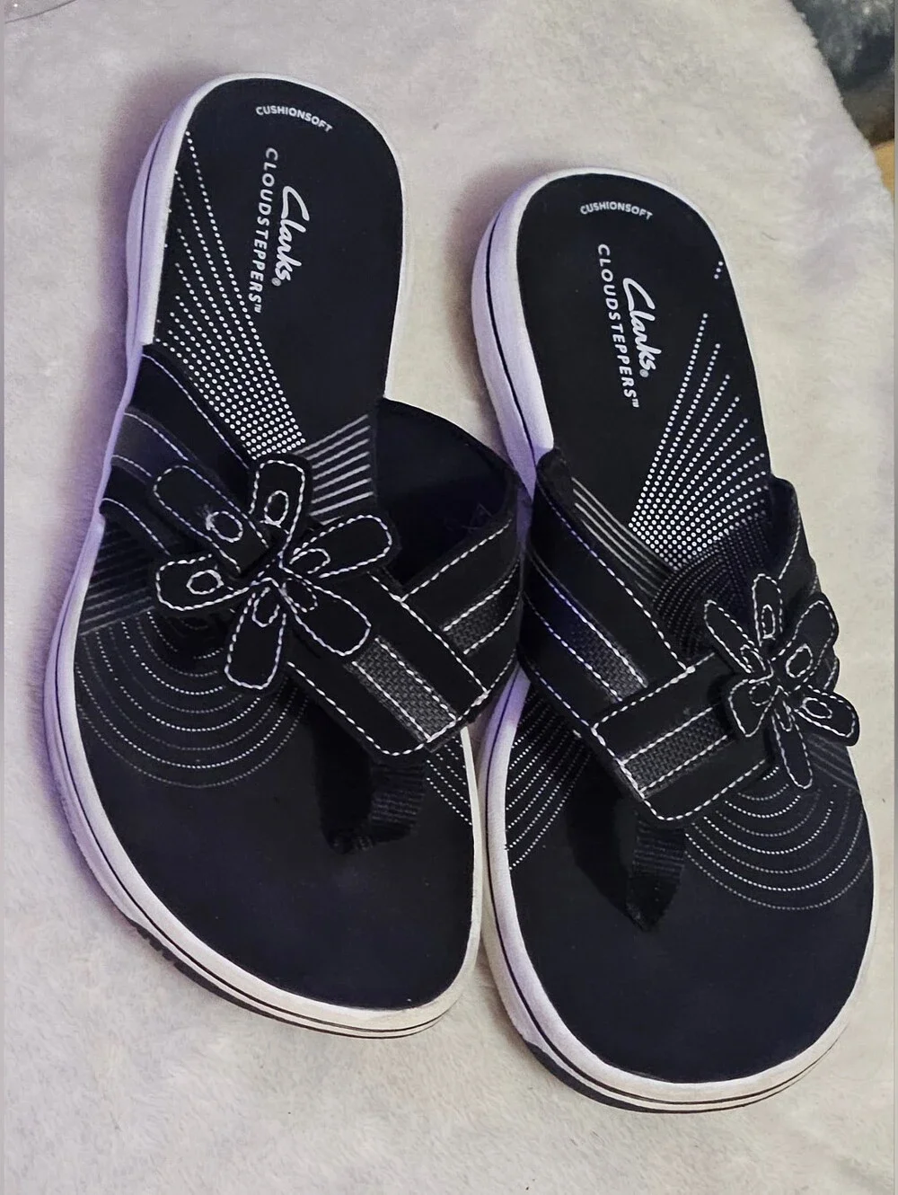 Clarks Black Floral Strap Cloudsteppers Sandals w/ Flower Detail EUC Sz 10